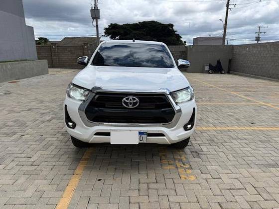 TOYOTA HILUX 2.8 D-4D TURBO DIESEL CD SRV 4X4 AUTOMÁTICO